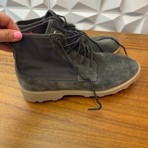 Sorel Men's Caribou Waterproof Chukka boots Size 9